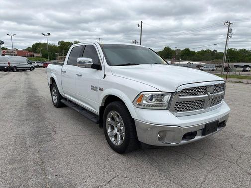 Bright White Clearcoat 2017 RAM 1500 Laramie