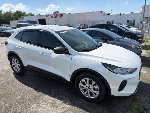 Star White Metallic Tri-Coat 2023 Ford Escape Active