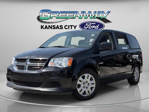 Black Onyx Crystal Pearlcoat 2019 Dodge Grand Caravan SE