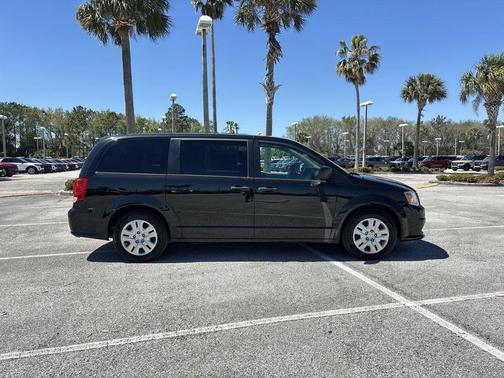 Black Onyx Crystal Pearlcoat 2019 Dodge Grand Caravan SE