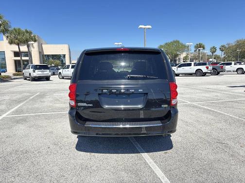 Black Onyx Crystal Pearlcoat 2019 Dodge Grand Caravan SE
