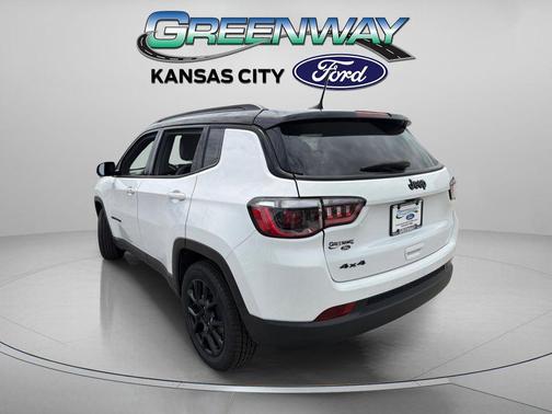 Bright White Clearcoat 2023 Jeep Compass Altitude