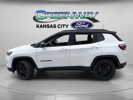 Bright White Clearcoat 2023 Jeep Compass Altitude