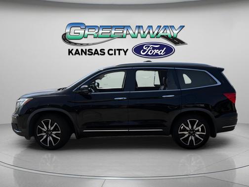 Crystal Black Pearl 2020 Honda Pilot Touring 8-Passenger