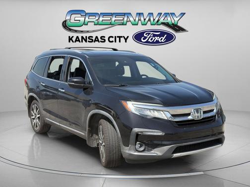 Crystal Black Pearl 2020 Honda Pilot Touring 8-Passenger