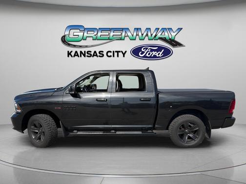 Brilliant Black Crystal Pearlcoat 2018 RAM 1500 Night Crew Cab 4x4 5'7' Box