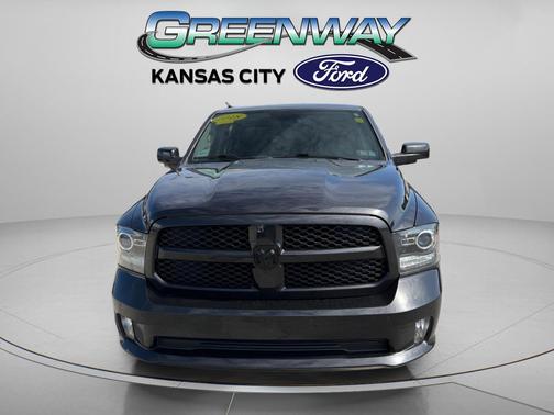 Brilliant Black Crystal Pearlcoat 2018 RAM 1500 Night Crew Cab 4x4 5'7' Box