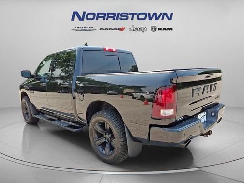Brilliant Black Crystal Pearlcoat 2018 RAM 1500 Night Crew Cab 4x4 5'7' Box