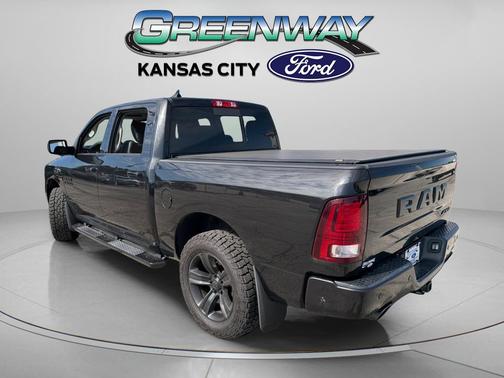 Brilliant Black Crystal Pearlcoat 2018 RAM 1500 Night Crew Cab 4x4 5'7' Box
