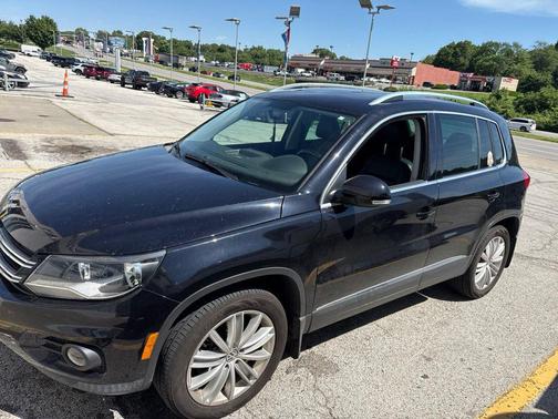 Deep Black 2015 Volkswagen Tiguan 4MOTION Auto SEL