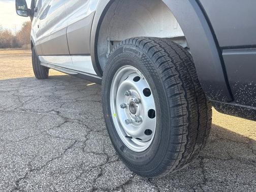 2026 Ford Transit-250 148 WB Medium Roof Cargo