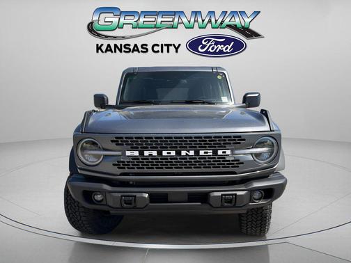 CARBONIZED GRAY METALLIC 2026 Ford Bronco Badlands