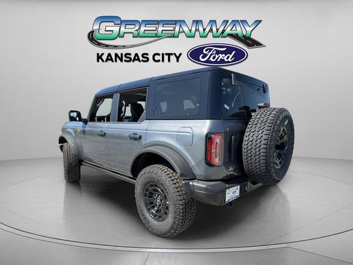 CARBONIZED GRAY METALLIC 2026 Ford Bronco Badlands