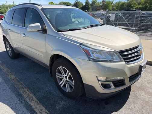 Champagne Silver 2015 Chevrolet Traverse 2LT