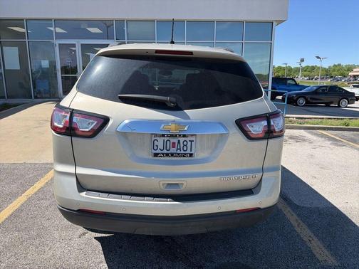 Champagne Silver 2015 Chevrolet Traverse 2LT