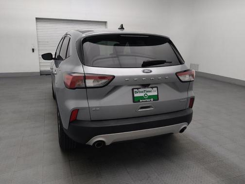 Iconic Silver Metallic 2022 Ford Escape SE