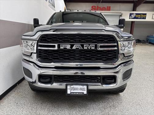 2022 RAM 2500 Tradesman Crew Cab 4x4 6'4' Box