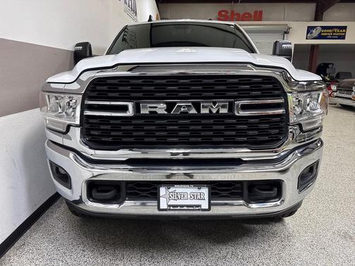 2023 RAM 3500 Big Horn Crew Cab 4x4 6'4' Box