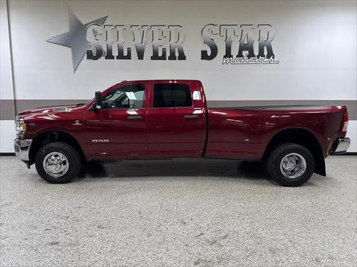 2022 RAM 3500 Tradesman Crew Cab 4x4 8' Box