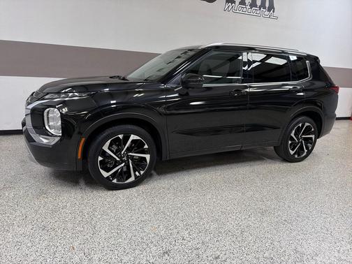 Black Diamond 2022 Mitsubishi Outlander SEL 2.5 2WD