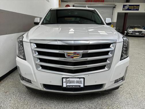 2016 Cadillac Escalade ESV Luxury
