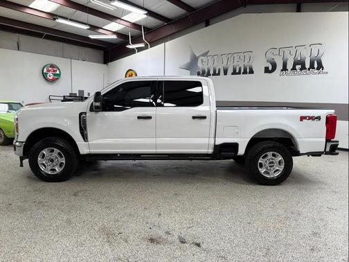 Oxford White 2025 Ford F-250 XLT