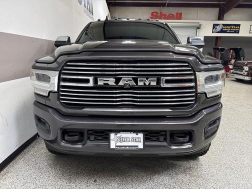 2019 RAM 3500 Laramie Crew Cab 4x4 8' Box