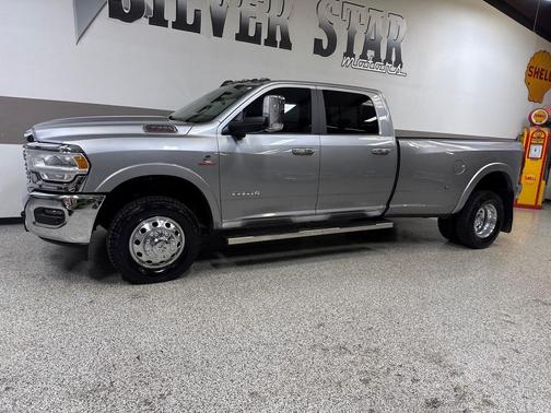 2020 RAM 3500 Laramie Crew Cab 4x4 8' Box