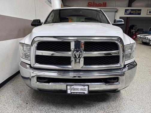 2017 RAM 2500 Tradesman Crew Cab 4x2 8' Box