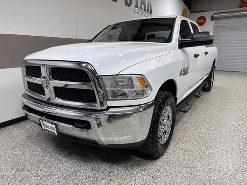 2017 RAM 2500 Tradesman Crew Cab 4x2 8' Box