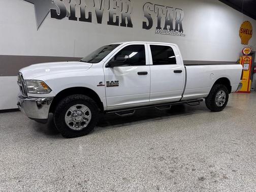 2017 RAM 2500 Tradesman Crew Cab 4x2 8' Box