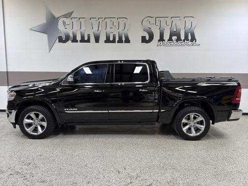 Diamond Black Crystal Pearlcoat 2019 RAM 1500 Limited