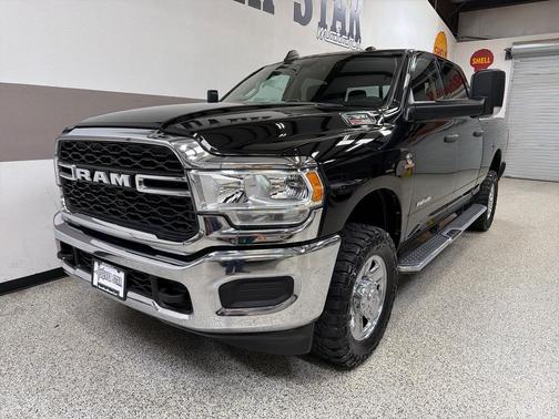 2020 RAM 2500 Tradesman Crew Cab 4x4 6'4' Box