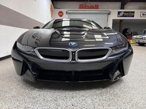 Sophisto Gray Metallic w/Frozen Gray Accent 2015 BMW i8 AWD Hybrid