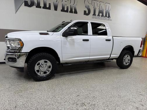 Bright White Clearcoat 2023 RAM 2500 Tradesman Crew Cab 4x4 6'4' Box