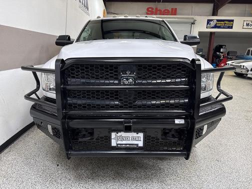 2017 RAM 3500 Tradesman Crew Cab 4x4 8' Box