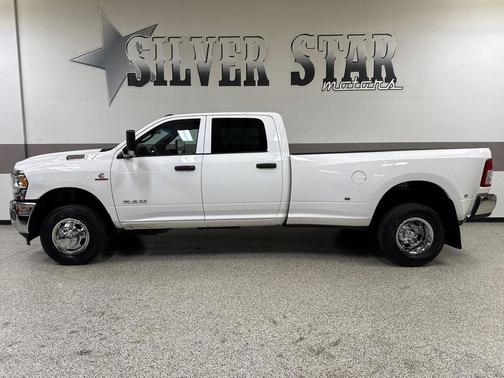 2022 RAM 3500 Tradesman Crew Cab 4x4 8' Box