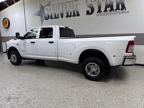 2022 RAM 3500 Tradesman Crew Cab 4x4 8' Box