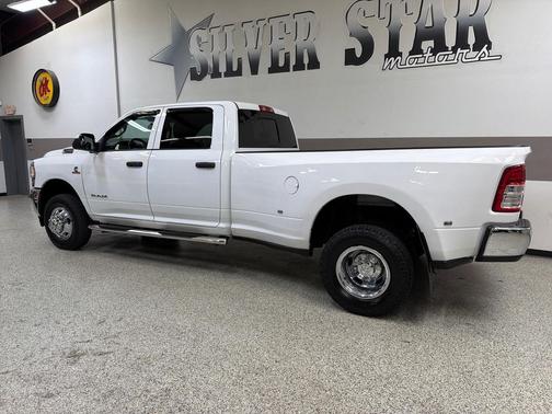 Bright White Clearcoat 2022 RAM 3500 Tradesman Crew Cab 4x4 8' Box