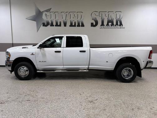 Bright White Clearcoat 2022 RAM 3500 Tradesman Crew Cab 4x4 8' Box