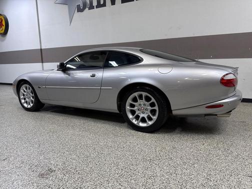2001 Jaguar XKR Base