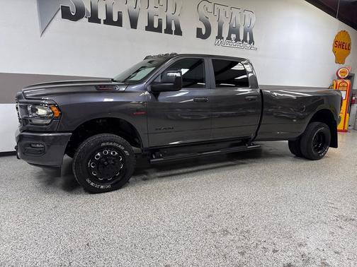 2024 RAM 3500 Big Horn Crew Cab 4x4 8' Box