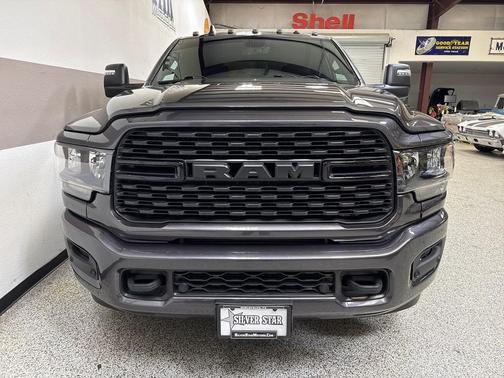 2024 RAM 3500 Big Horn Crew Cab 4x4 8' Box