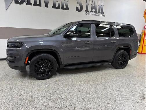 Baltic Gray Metallic Clearcoat 2023 Jeep Wagoneer Series II Carbide 4x2