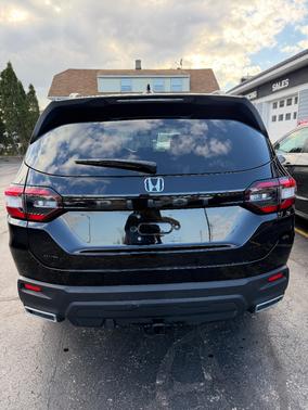 BLACK 2025 Honda Pilot Sport AWD