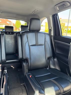 BLACK 2018 Toyota Highlander SE