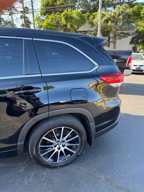 BLACK 2018 Toyota Highlander SE