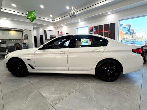 2022 BMW 530e Base