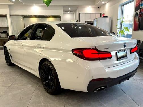 2022 BMW 530e Base
