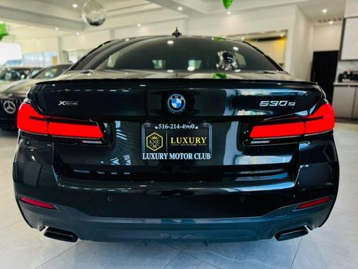 Black Sapphire Metallic 2023 BMW 530e Base